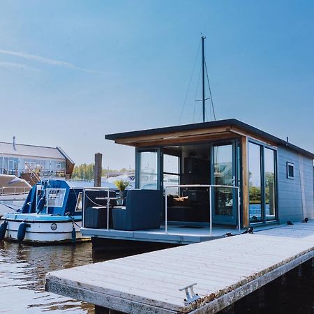 Modern Houseboat With Air Conditioning Located In Marina Uitgeest Экстерьер фото