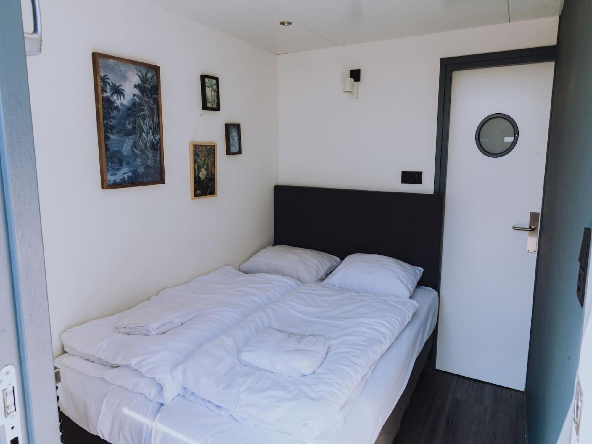 Modern Houseboat With Air Conditioning Located In Marina Uitgeest Экстерьер фото