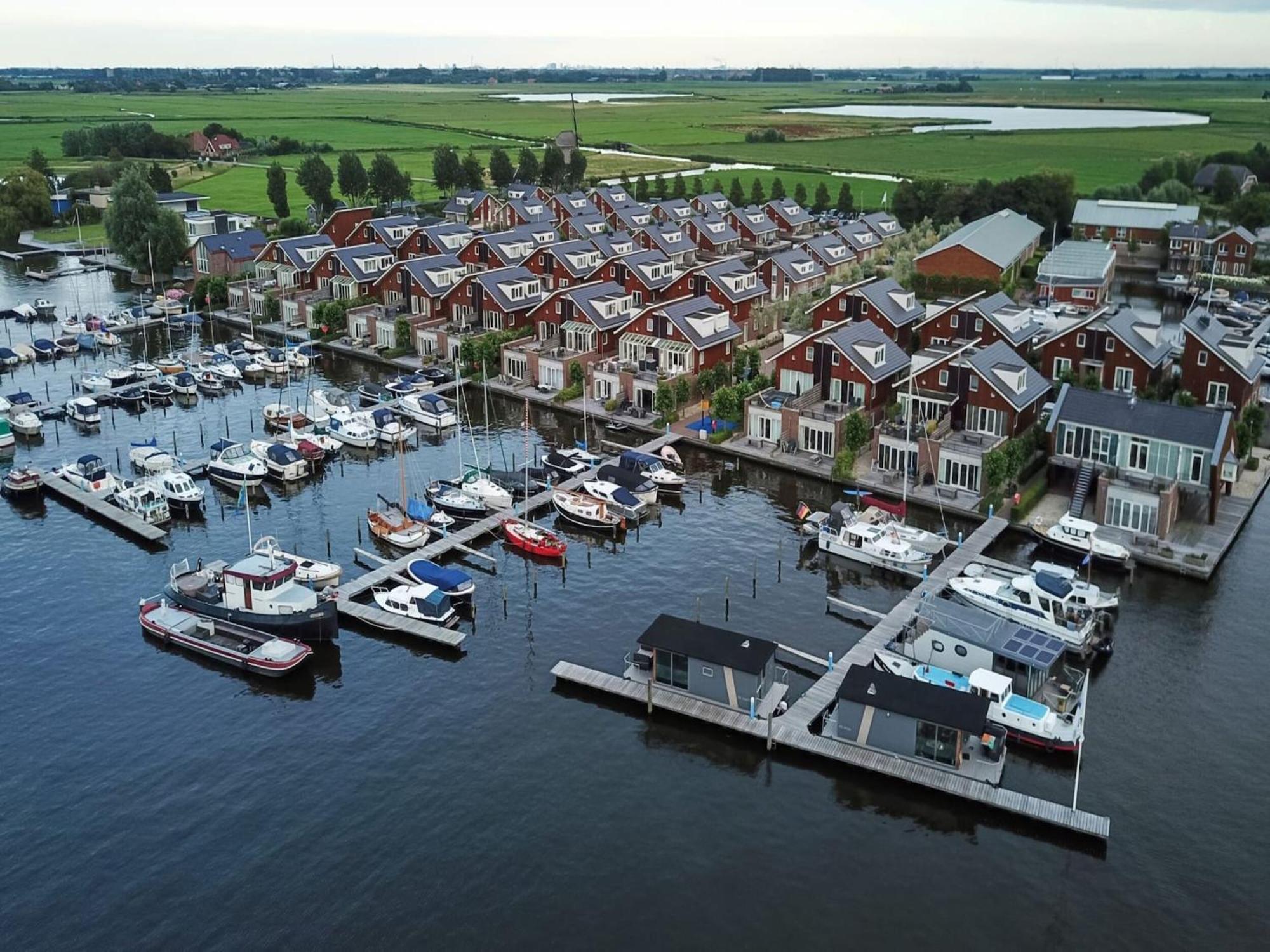 Modern Houseboat With Air Conditioning Located In Marina Uitgeest Экстерьер фото