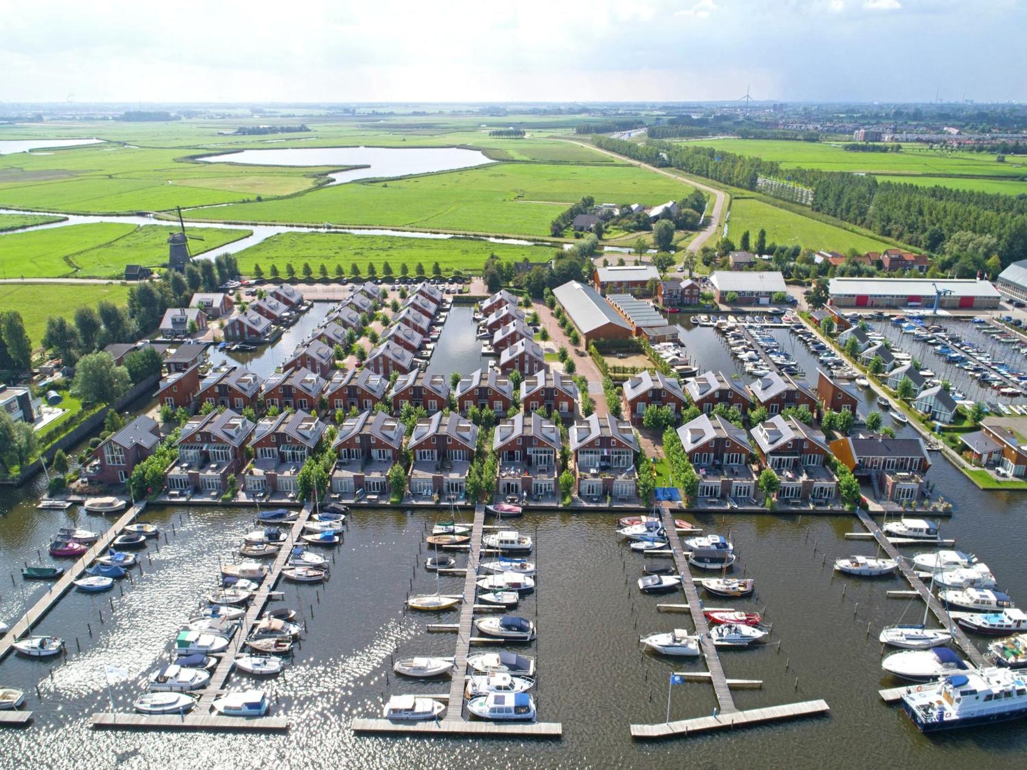 Modern Houseboat With Air Conditioning Located In Marina Uitgeest Экстерьер фото